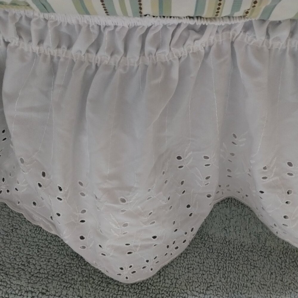 Bedskirt